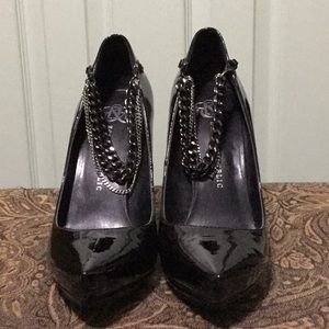 Rock&Republic Black Alayna Ankle Chain Strap Pump